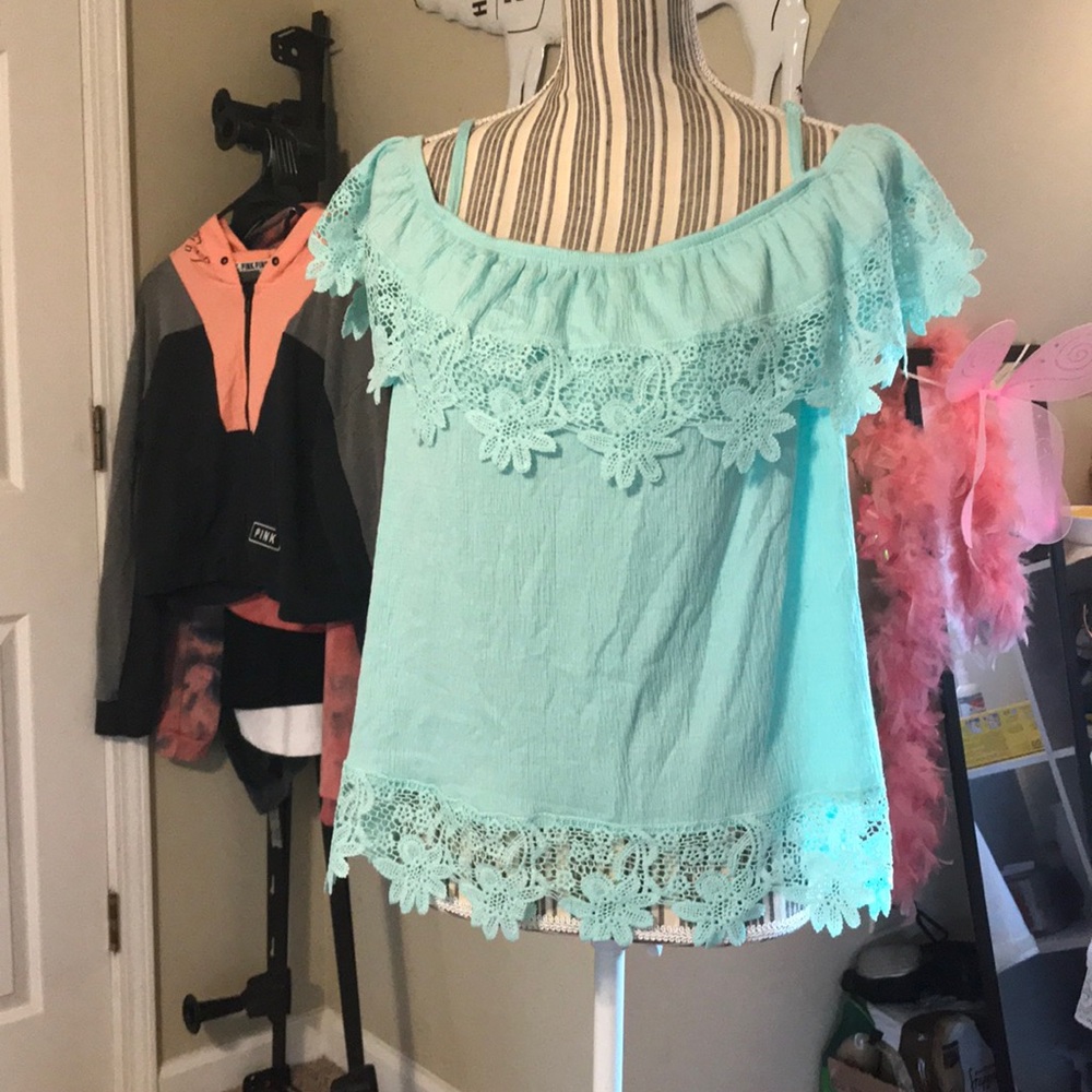 Teal top